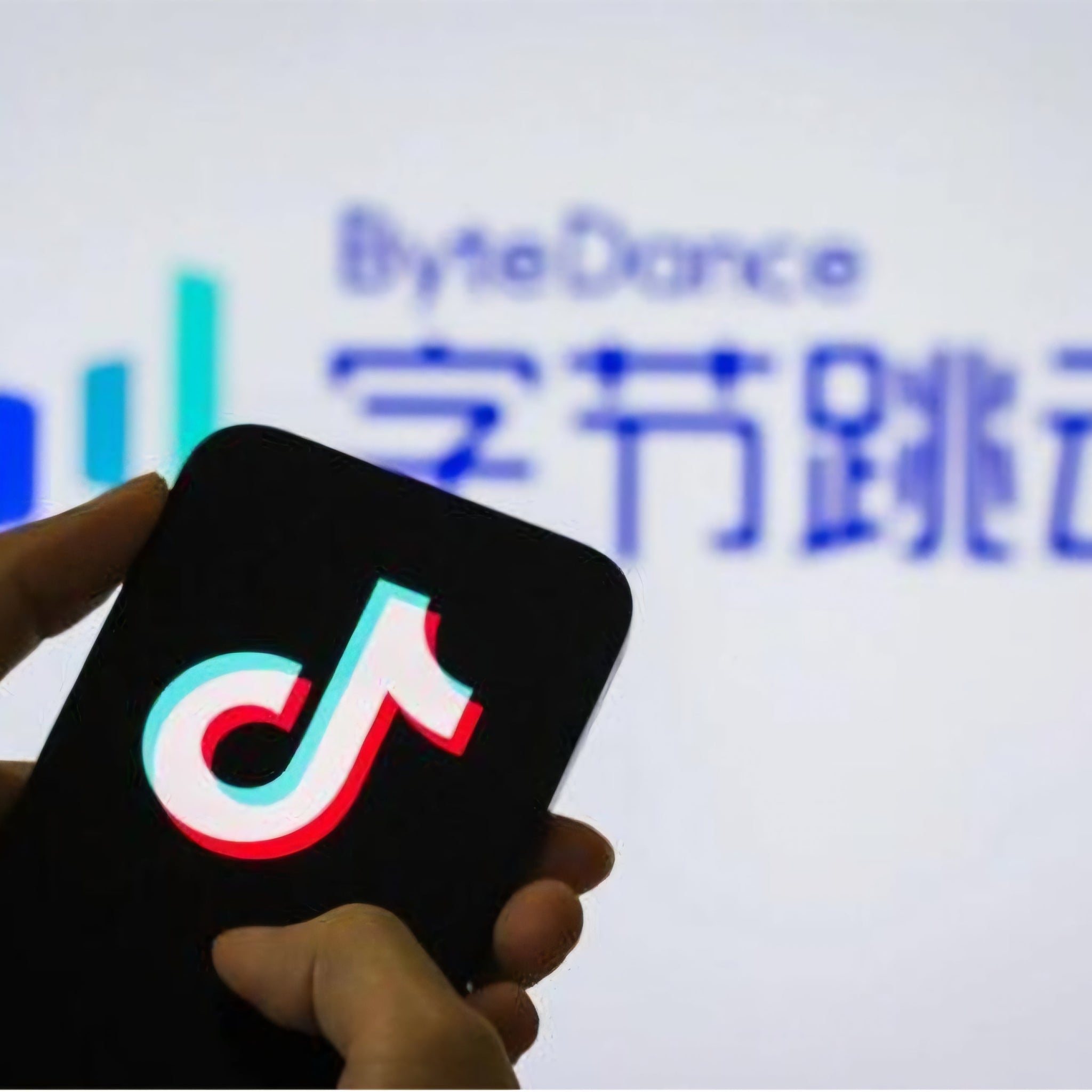 Americans Switching Their App Store Region to China: Internet Reacts as Douyin Opens to International Users